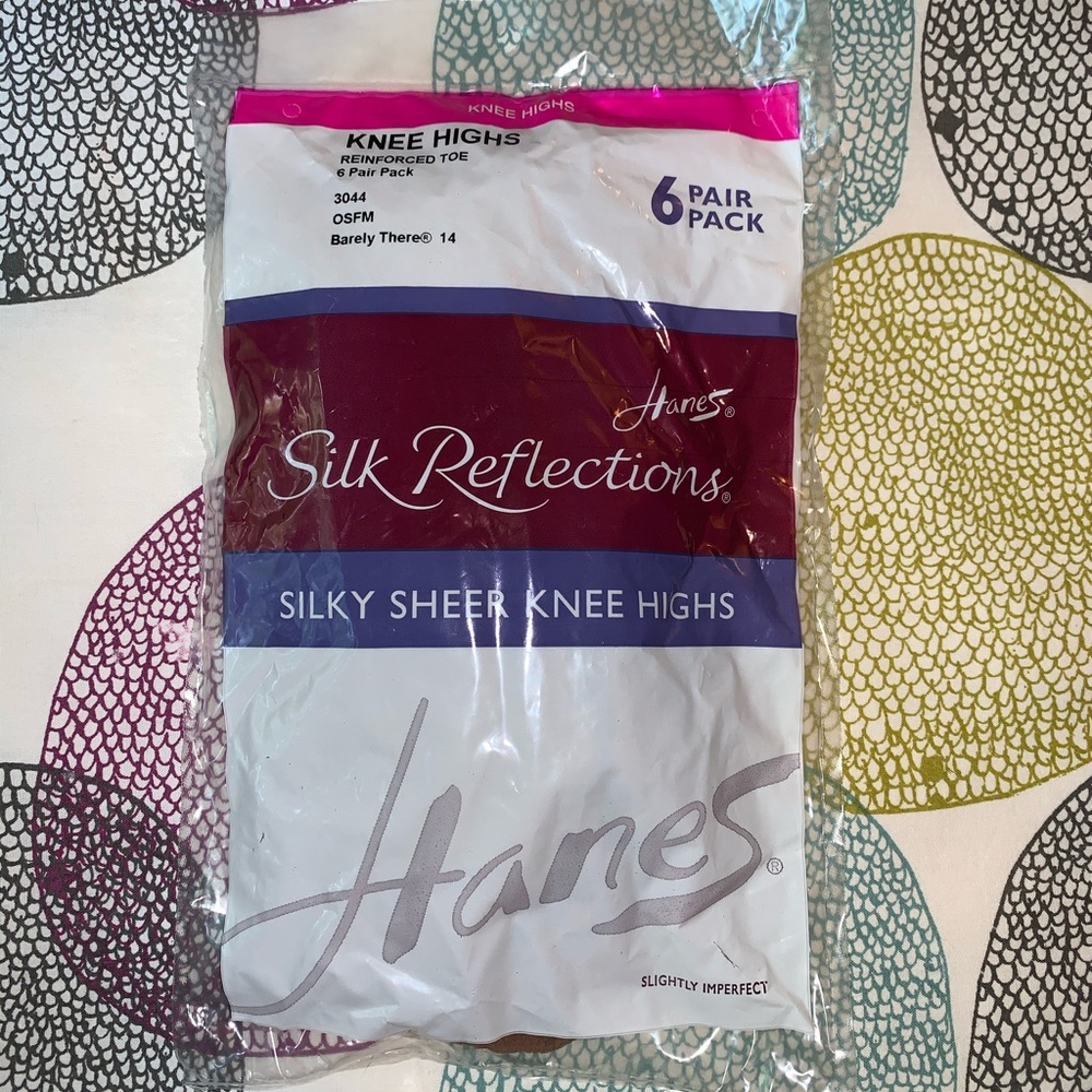 Hanes Silk Reflections Knee Highs - Barely There